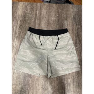 Chubbies Light Green Camo Ultimate Training Hidden Liner Shorts Medium 5.5"